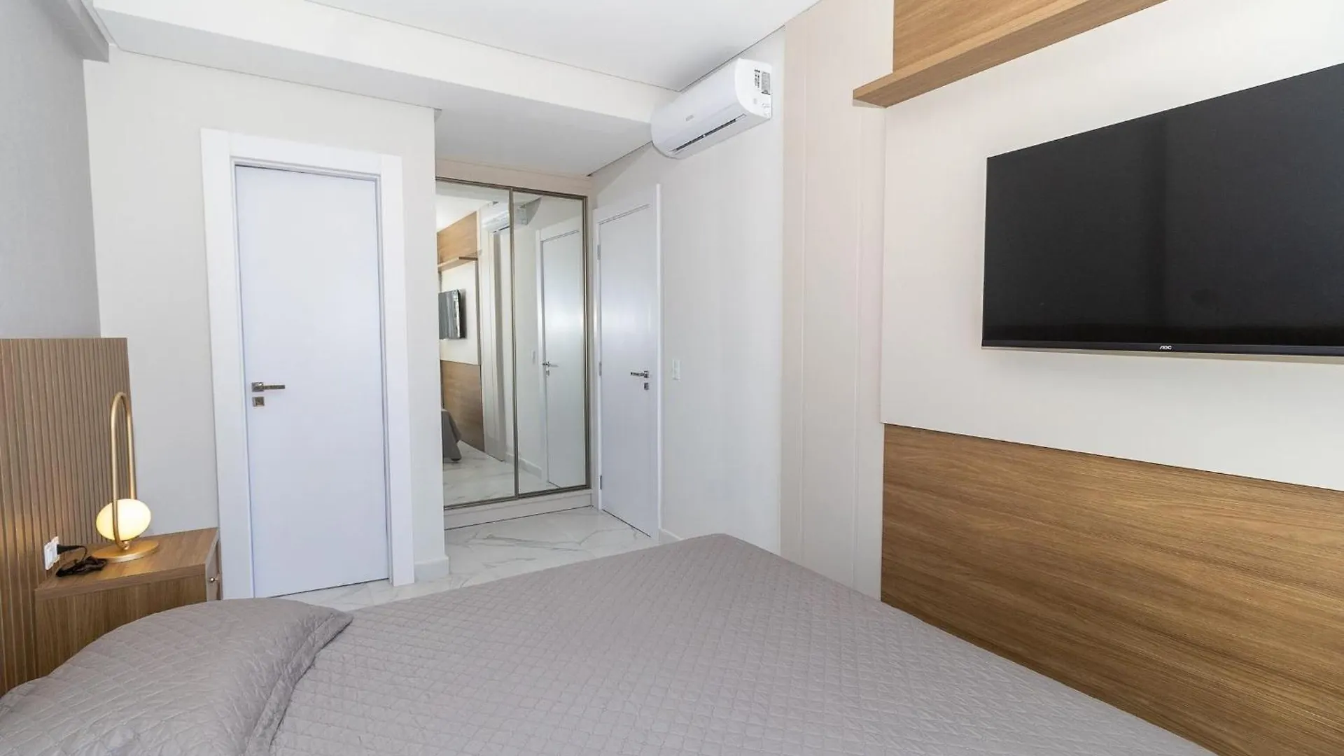 579 - Lindo Apartamento 2 Suites Na Praia De Bombas Bombinhas Apartment