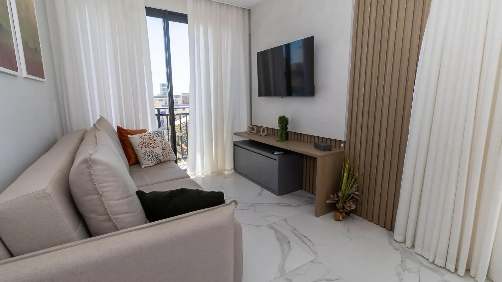 579 - Lindo Apartamento 2 Suites Na Praia De Bombas Bombinhas